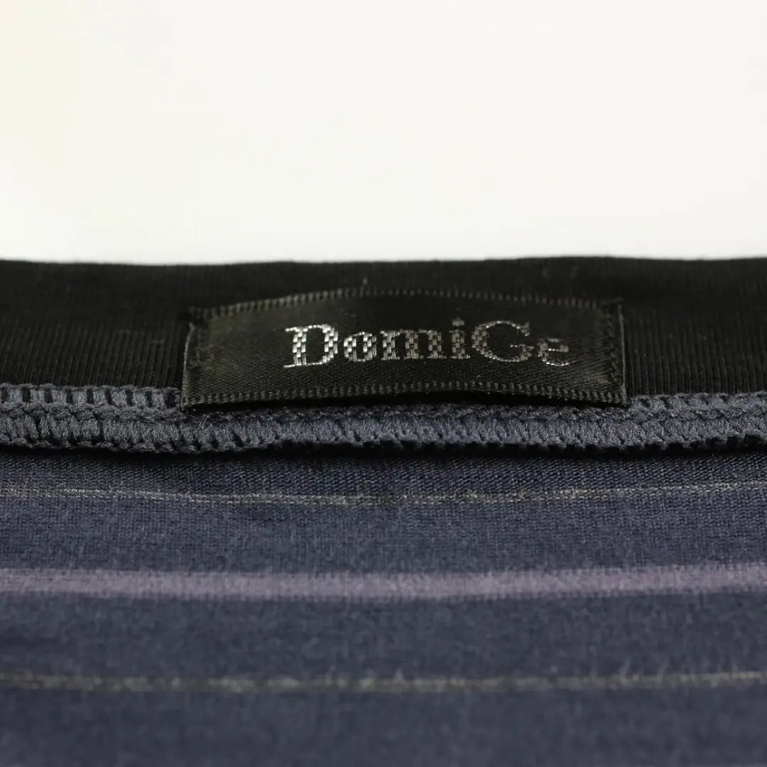 Camisa interior de rayas con cuello en V de fibra de bambú ecológica para hombre de DomiGe